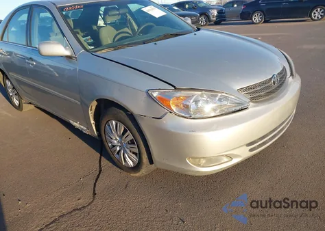 2002 Toyota Camry Le z USA, uszkodzony, nr VIN 4T1BE32K02U521608